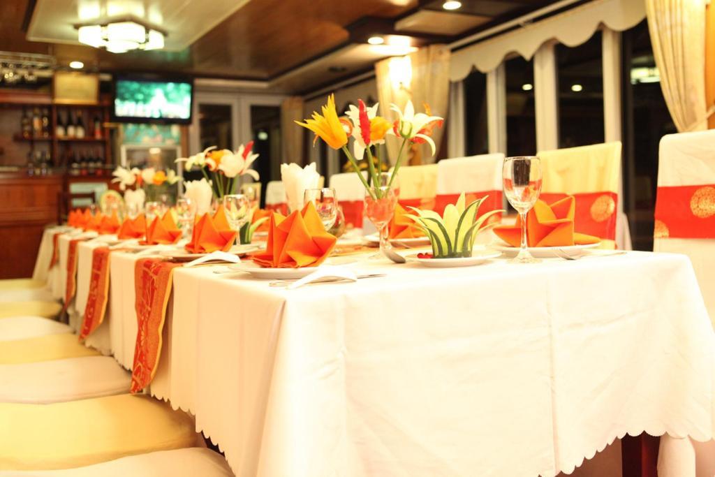 Halong Aurora Cruises Lägenhet Ha Long Restaurang bild